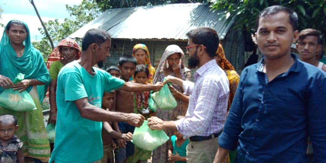 খুব বেশি প্রয়োজন নেই।  মন থেকে একটু সহযোগিতা পেলেই মানুষের মন ভরে ওঠে।