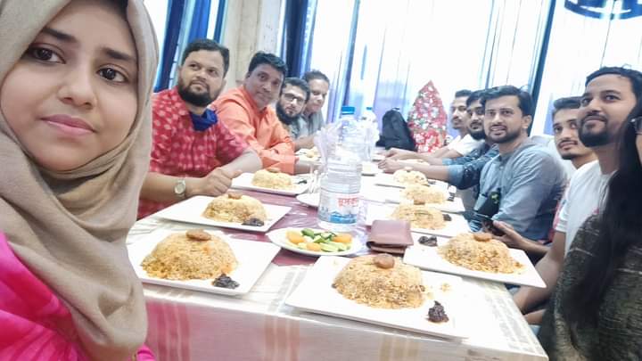 চট্রগ্রাম জেলা মিটাপে আমরা কয়েকজন