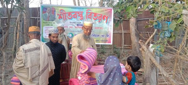 পটুয়াখালী জেলার  দুমকি উপজেলার শীতবস্ত্র বিতরণ কার্যক্রম।