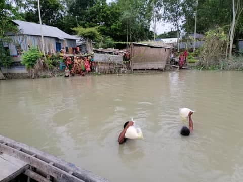 জামালপুর জেলার উদ্যোগে বানবাসীদের জন্য উপহার বিতরণ কর্মসূচি